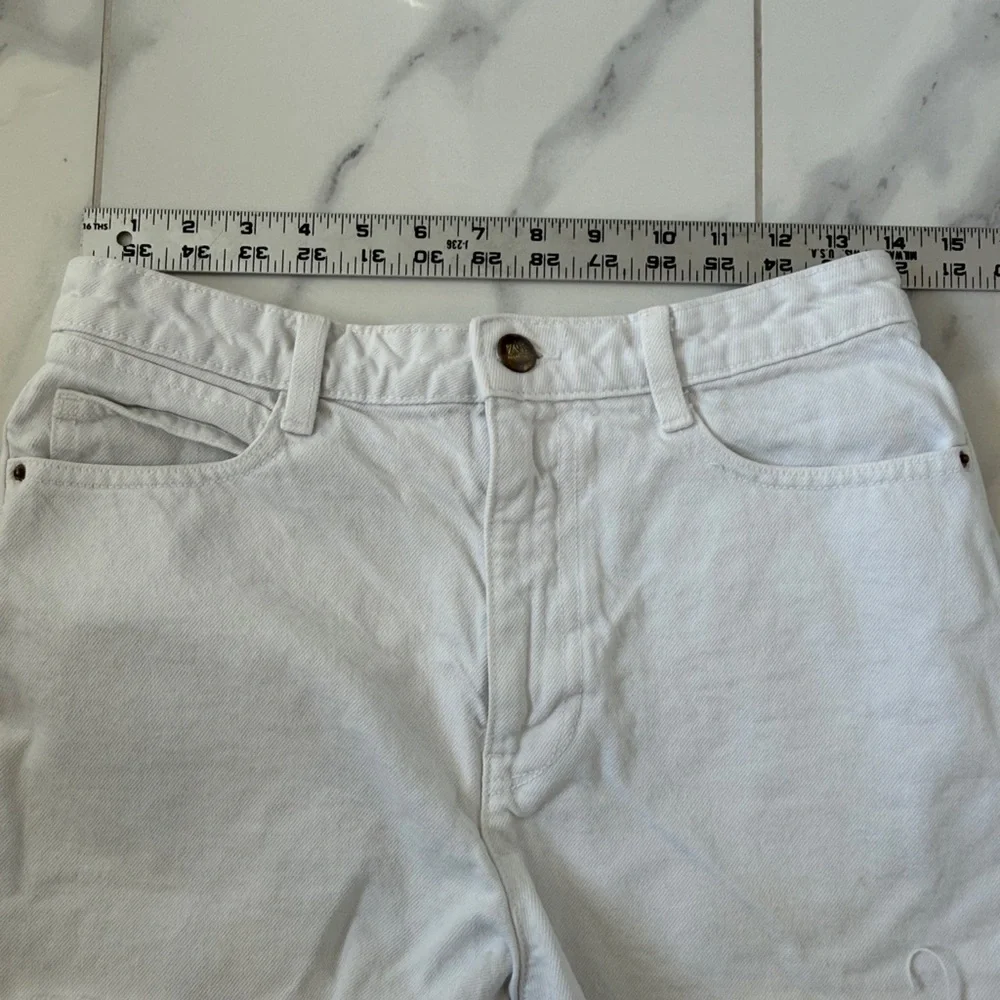 Zara Cut Off Distressed White Denim Jeans Women’s Size 6
